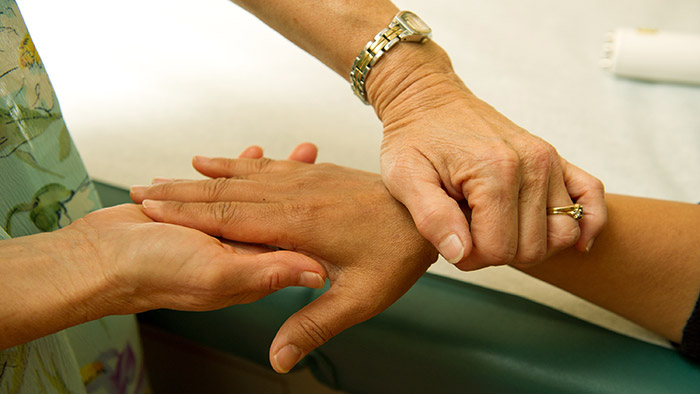 Conférence seniors et le cancer - p - mains Vignette