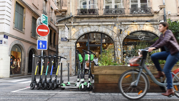 Trottinettes rue E. Herriot à Lyon Vignette