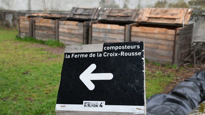 Des composteurs dans la ferme pédagogique de la Croix-Rousse