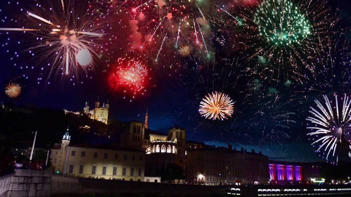 Vacances à Lyon : c'est parti pour Tout l'monde dehors 2022 ! Feu_d_artifice_14_juillet-p