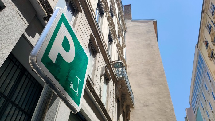 Trottinettes : stationnement obligatoire sur des emplacements dédiés Vignette