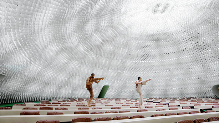 Jasmina Cibic, The Gift (extrait), 2021 Courtesy de l’artiste © Oscar Niemeyer / Adagp, Paris, 2021