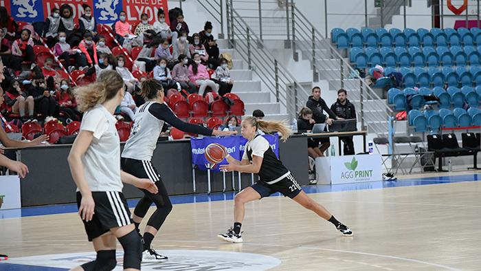 Divertisport : session basket féminin avec l'ASVEL. Avec Julie Allemand