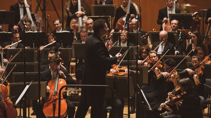 Nikolaj Szeps-Znaider et l’Orchestre national de Lyon. 