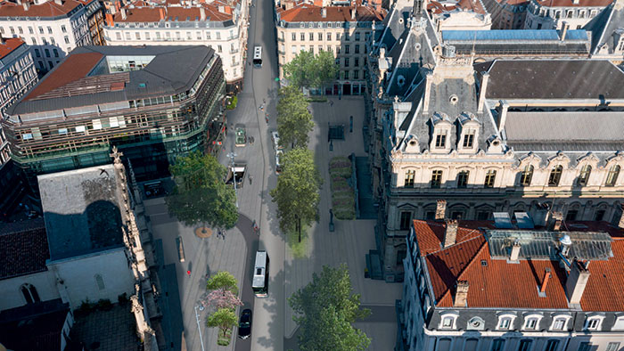 Exemple d'apaisement de la place des Cordeliers et rue Grenette.