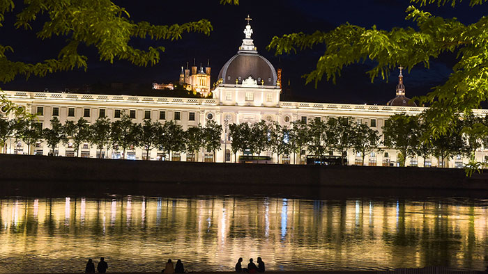 Hôtel-Dieu et Rhône de nuit Vignette