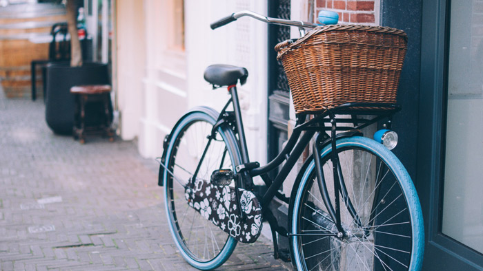 bicyclette avec panier de courses
