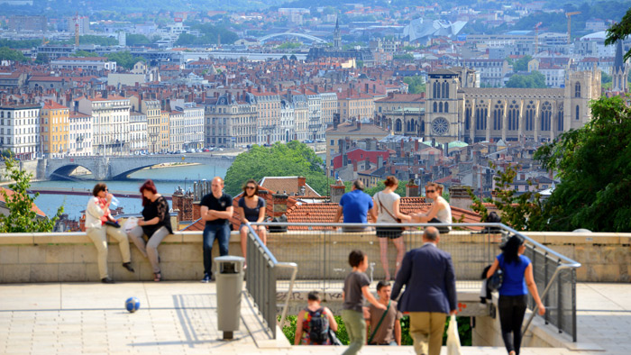 vue d'une esplanade de la Croix Rousse