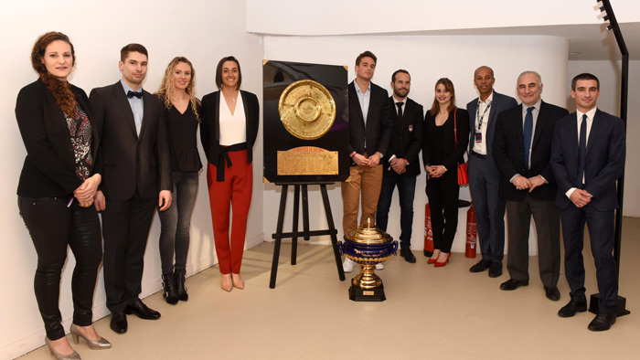 Le bouclier de Brennus présenté à Lyon à l'occasion des Lions du Sport