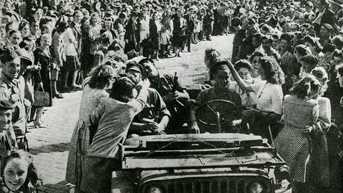 Accueil des lyonnais aux troupes de la Première division française libre, 3 septembre 1944
