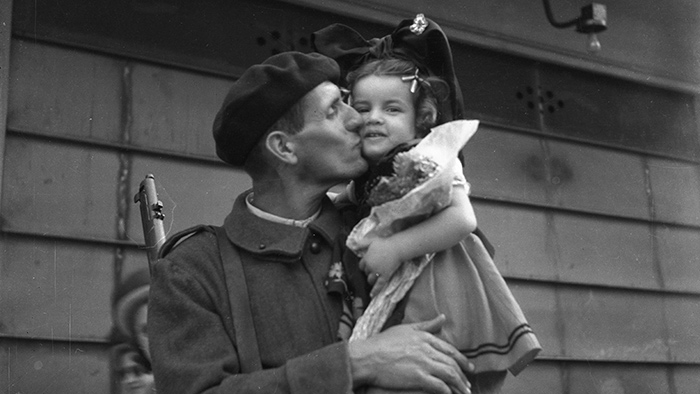 Libération Lyon combattant petite fille Vignette