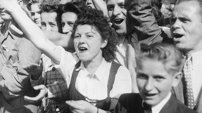 Le joie de la jeunesse lyonnaise au passage des libérateurs - Photo Pik, Archives NARA