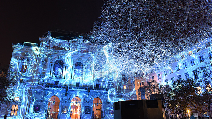 Lightning cloud - Place et théâtre des Célestins Vignette