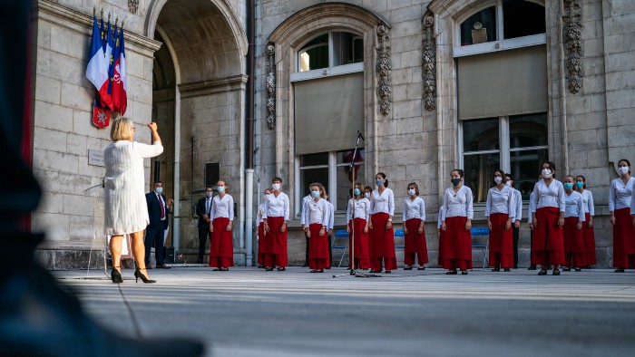 Hôtel de Ville - Le chant des partisans et Brume interprétés par La Cigale