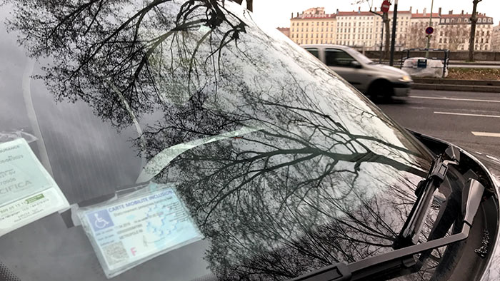 Véhicule avec carte CMI-s à Lyon