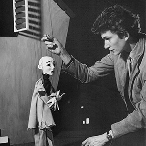 Michaël Meschke avec sa marionnette / Karl Heinz Hernried