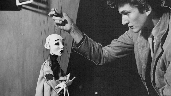 Michaël Meschke avec sa marionnette / Karl Heinz Hernried
