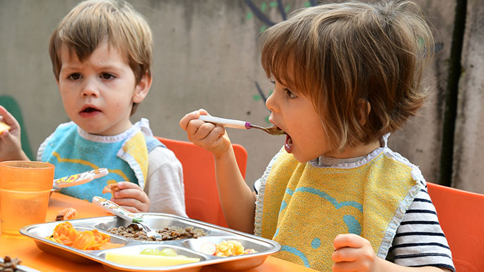 Les nouveaux repas des crèches sont à 100 % bio et 80 % locaux.