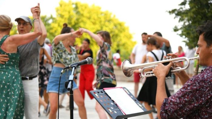 Bal swing et lindy hop de retour Place Guichard | Girls Take Lyon