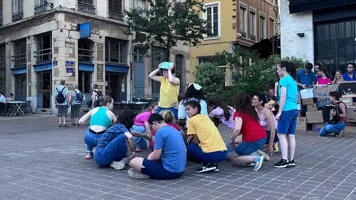 Si proche d'être loin