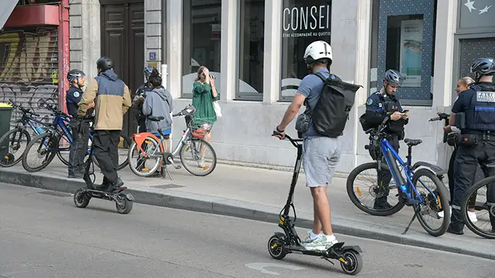 Contrôle de la police municipale à Lyon