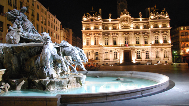 Fontaine Bartholdi de nuit L et P