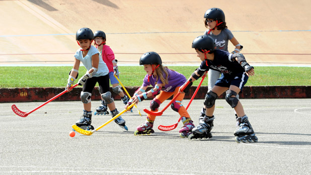 Divertisport - groupe denfants hockey sur béton - p