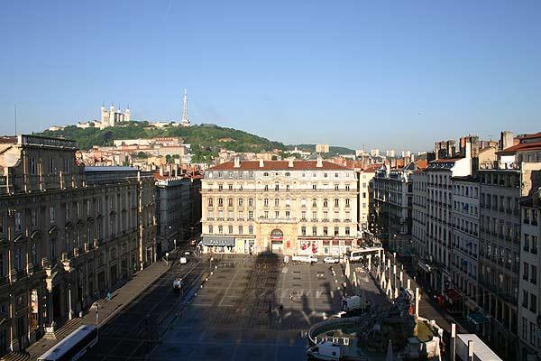 Lyon: La place des Terreaux privée de ses petites fontaines