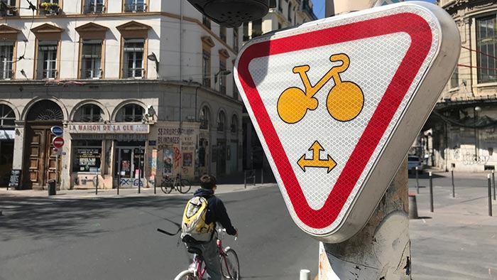 Exemple de panneau M12 à Lyon