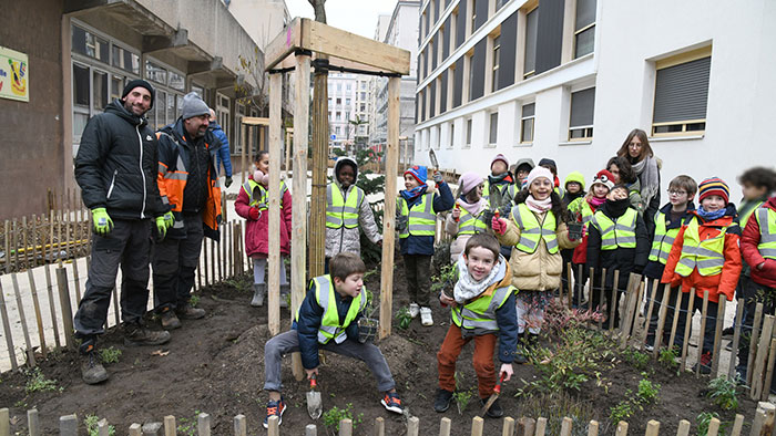 Rue des enfants avec l'école Louis Pradel, rue Viricel, 6e arrondissement