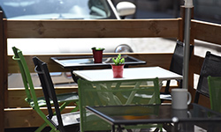 Terrasse sur places de stationnement