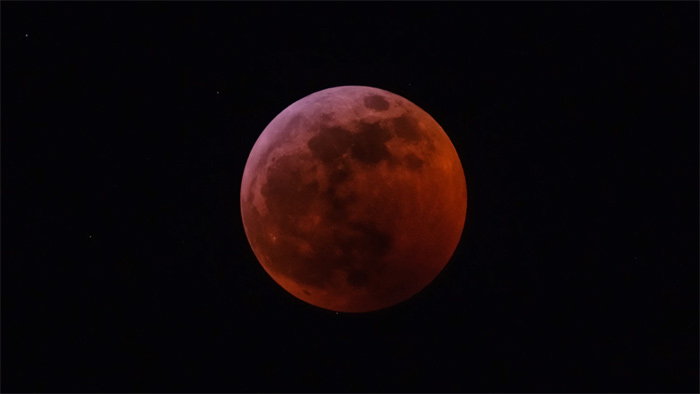 Super Wolf Blood Moon