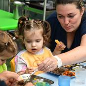 Les nouveaux repas des crèches sont à 100 % bio et 80 % locaux.