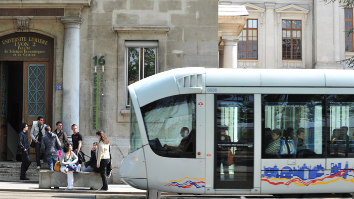 entrée de l'université Lumière Lyon 2